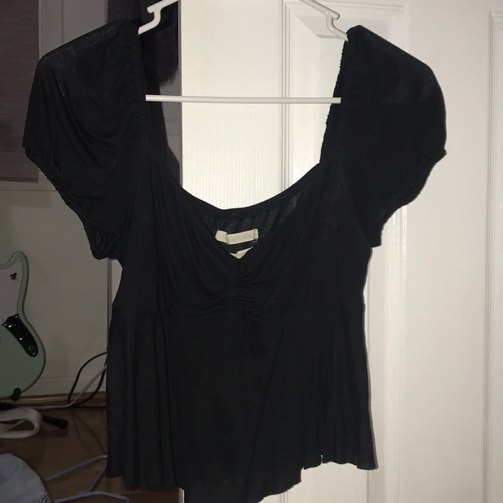 Black puff sleeve